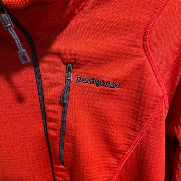 M’s Patagonia R1 Pullover - Picture 2 of 3
